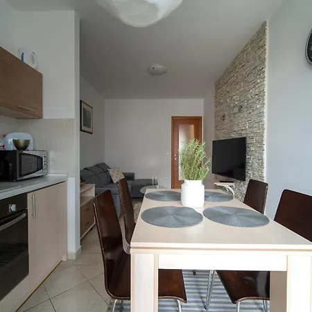 Stylish Seaside In Apartment *